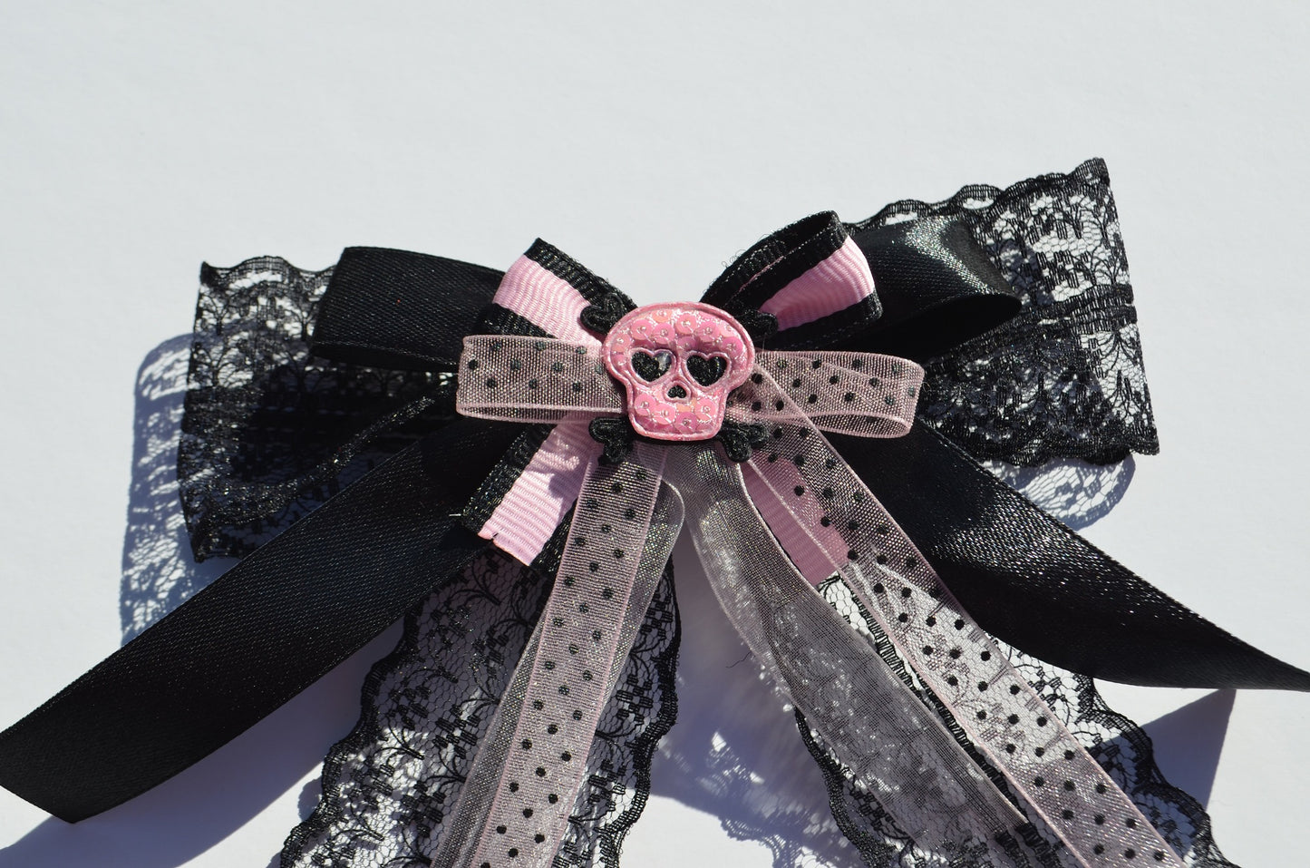 Glamorous Gift Bow - Skull & Burlesque